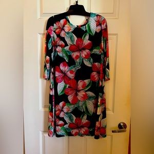 Floral midi dress very comfortable. Size 14 UA 19 fits B 46.